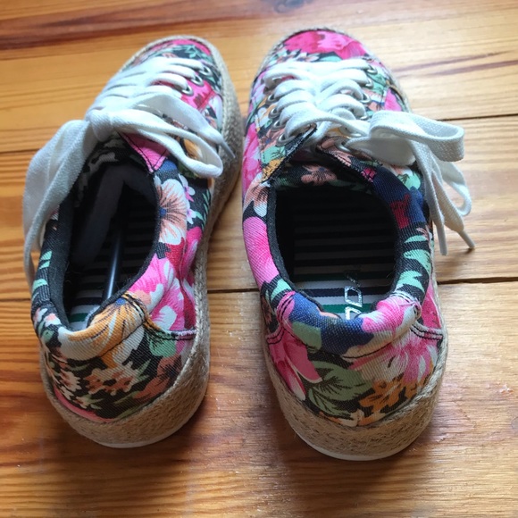 Soda Pink Floral Espadrilles Sneakers, NWOB, 8.5 - Picture 7 of 10